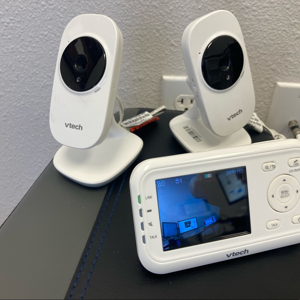 VTech VM3252-2 2.8” Digital Video Baby Monitor with 2 Cameras